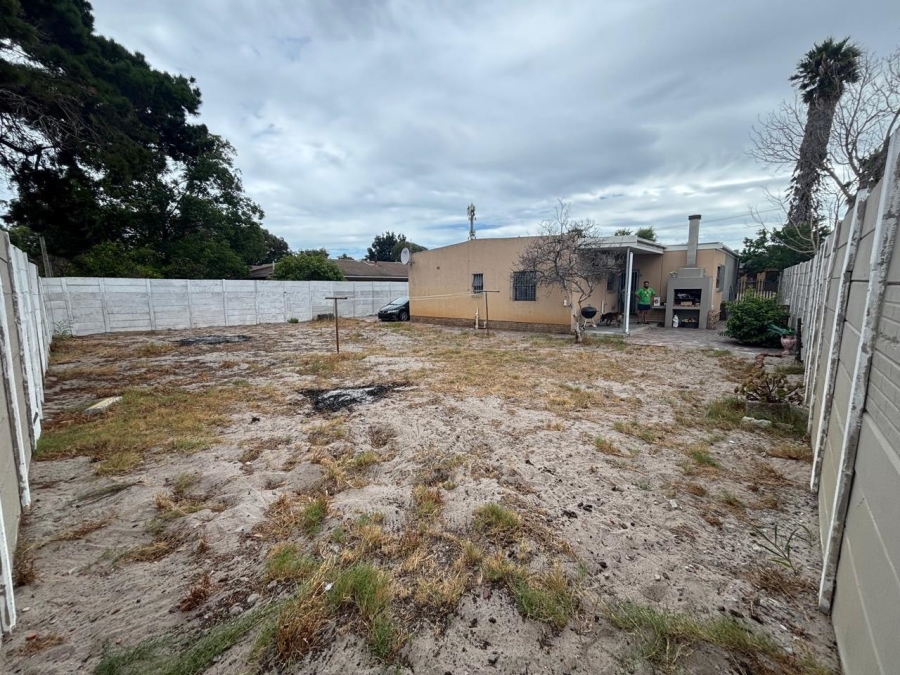 To Let 4 Bedroom Property for Rent in Voelvlei Western Cape